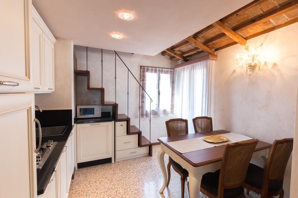 Ca Manzoni Apartment With Terrace Venice Exterior photo
